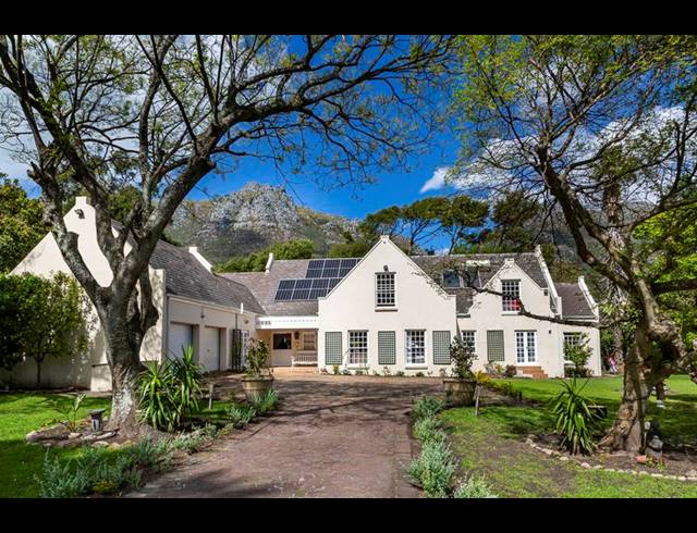 6 BEDROOM HOUSE FOR SALE IN VALLEY AREA